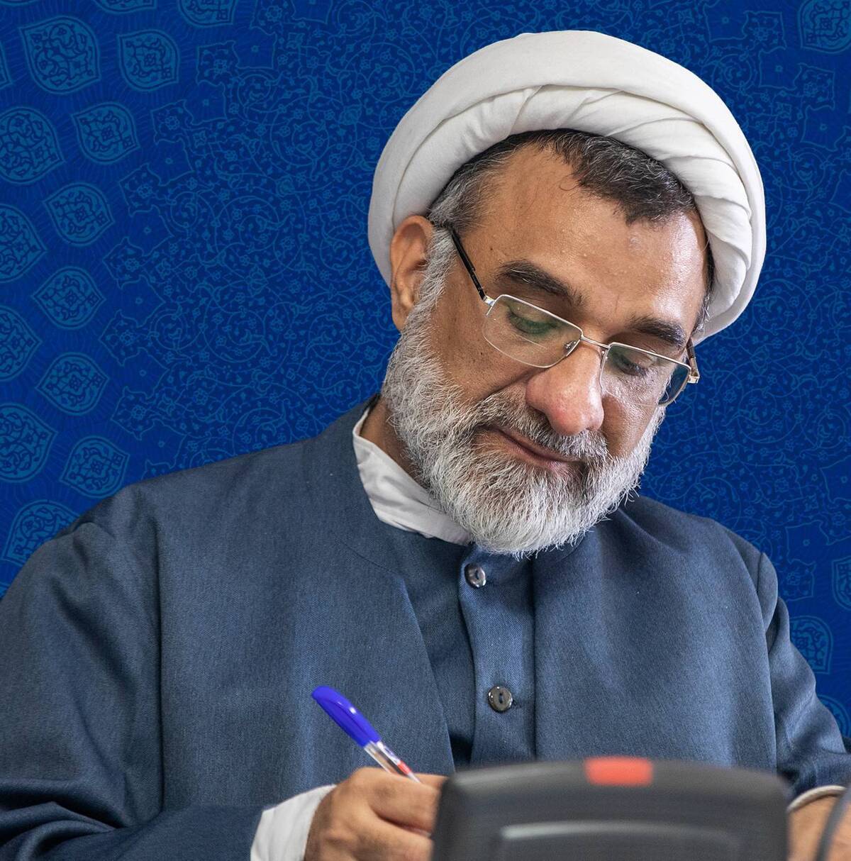 ارزش کارگر ارزش حیات جامعه است، ارزش زندگی مردم است