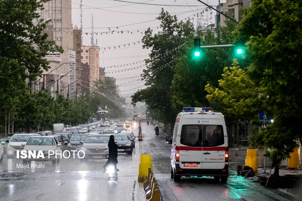 وزش باد و بارش پراکنده در برخی استان‌ها/ افزایش دما در غالب نقاط کشور