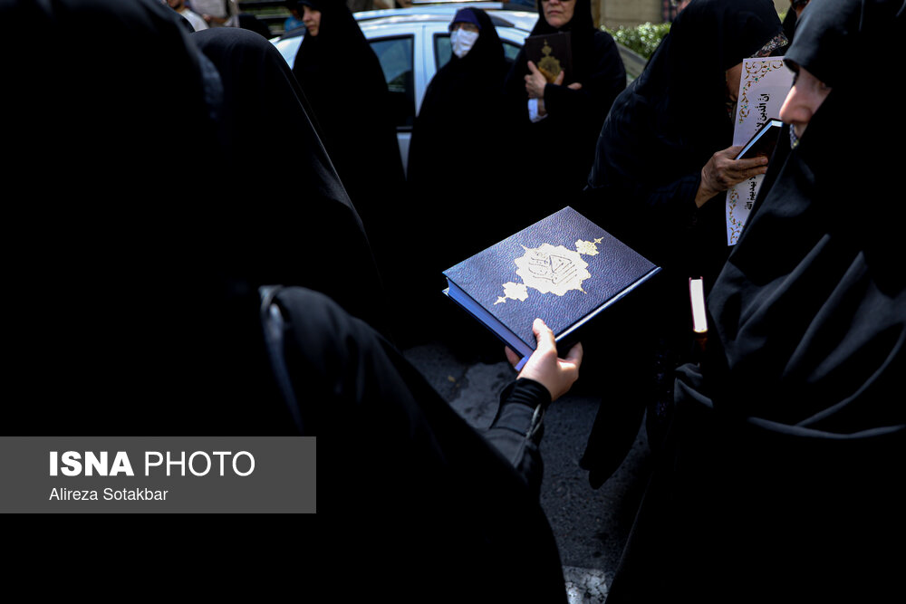 تجمع جامعه قرآنی و عاشقان قرآن در مقابل سفارت سوئد