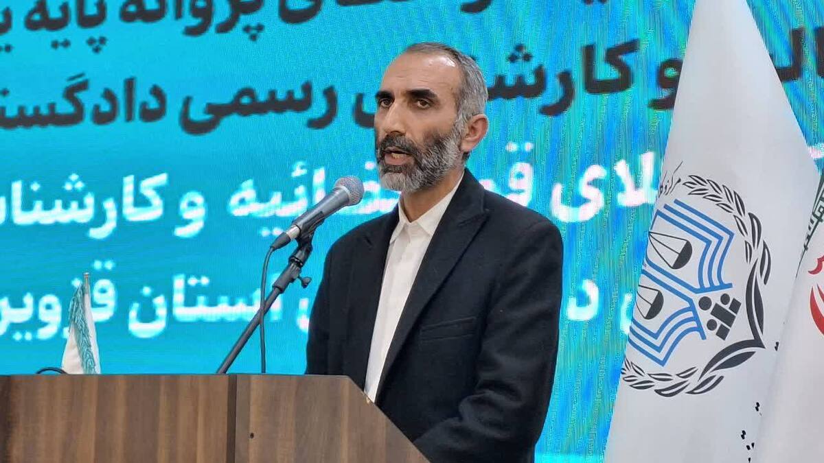 داشتن تخصص و تعهد در حرفه وکالت الزامی است