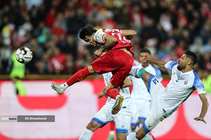 دیدار تیم‌های فوتبال پرسپولیس و ملوان