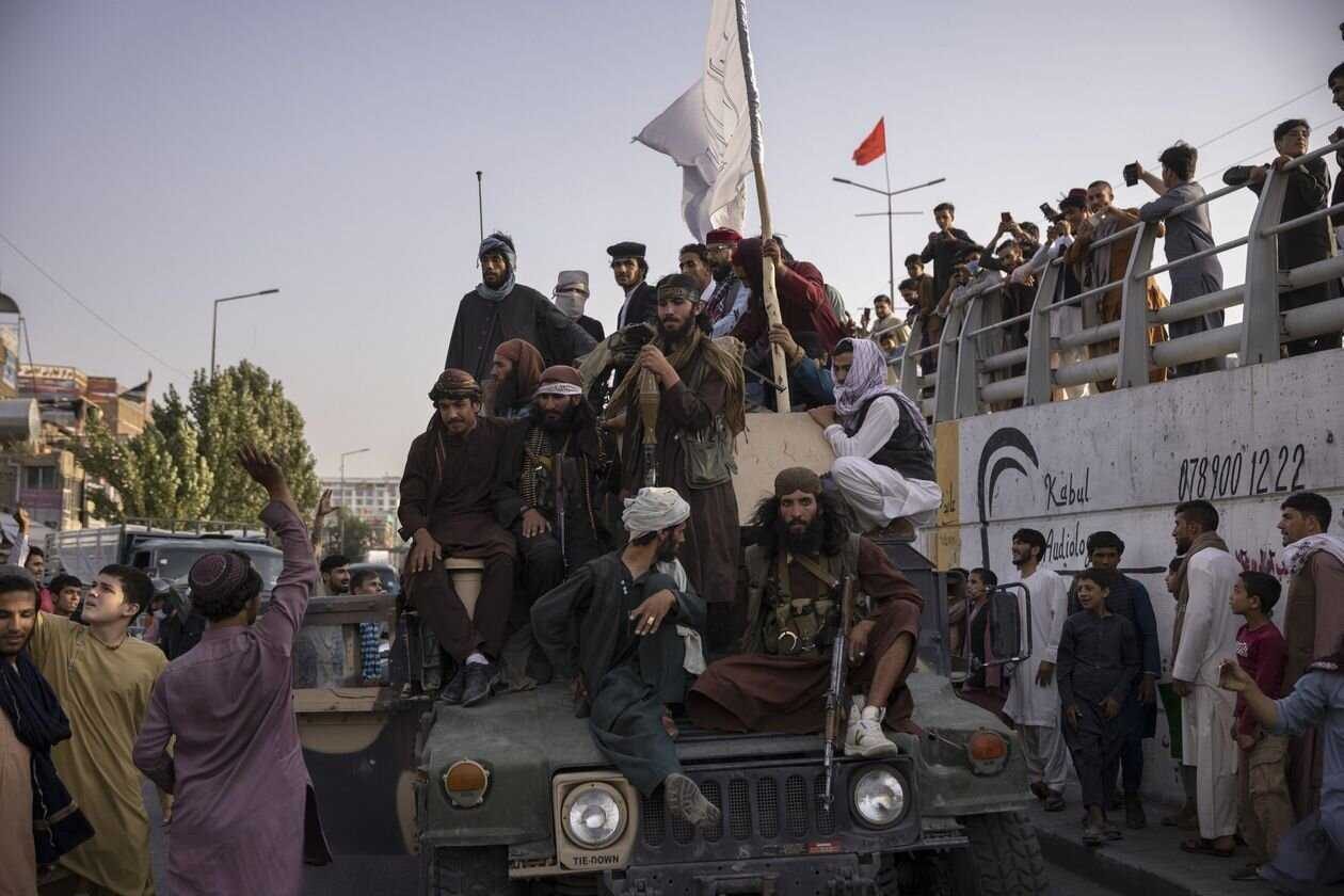 نصب پرچم طالبان اجباری شد!