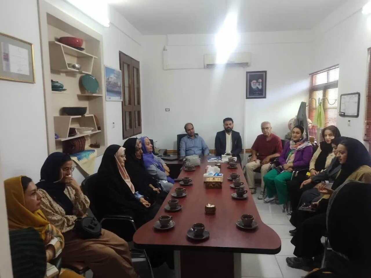 شاهرود | هنرمندان نشست هنرمندان و فعالان حوزه صنایعدستی شهرستان شاهرود برگزار شد