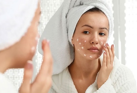  آیا استفاده از کرم ضد جوش صورت باعث آلرژی می شود؟