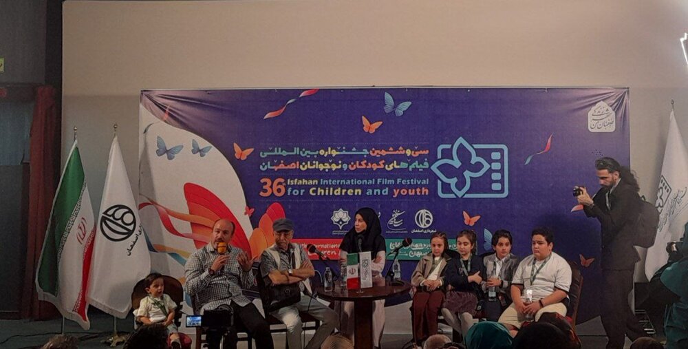 اصفهان | مبل «هرچی تو بگی»؛ سمبلی برای شهر اصفهان