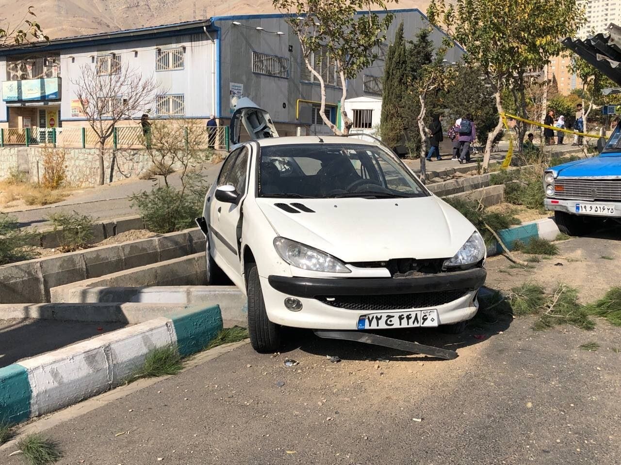 تصادف یک کامیون با ۱۴ خودرو در غرب تهران +عکس