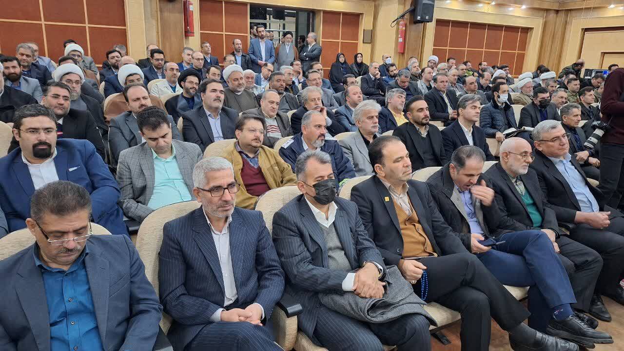 آیت الله مظفری: فارغ از نگاه‌های سیاسی همه باید خدمتگزار مردم باشیم