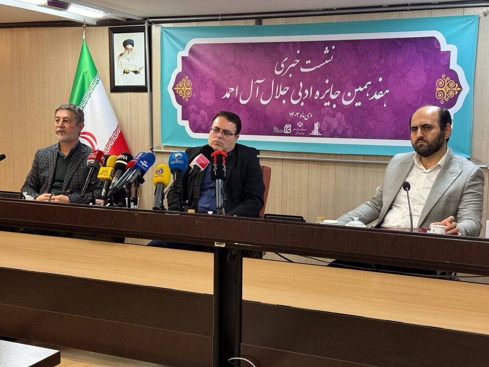 کتاب | مدیرعامل افزایش ۱۰۰ میلیونی جایزه «جلال»/ قولِ جدیدی که مدیرعامل خانه کتاب داد