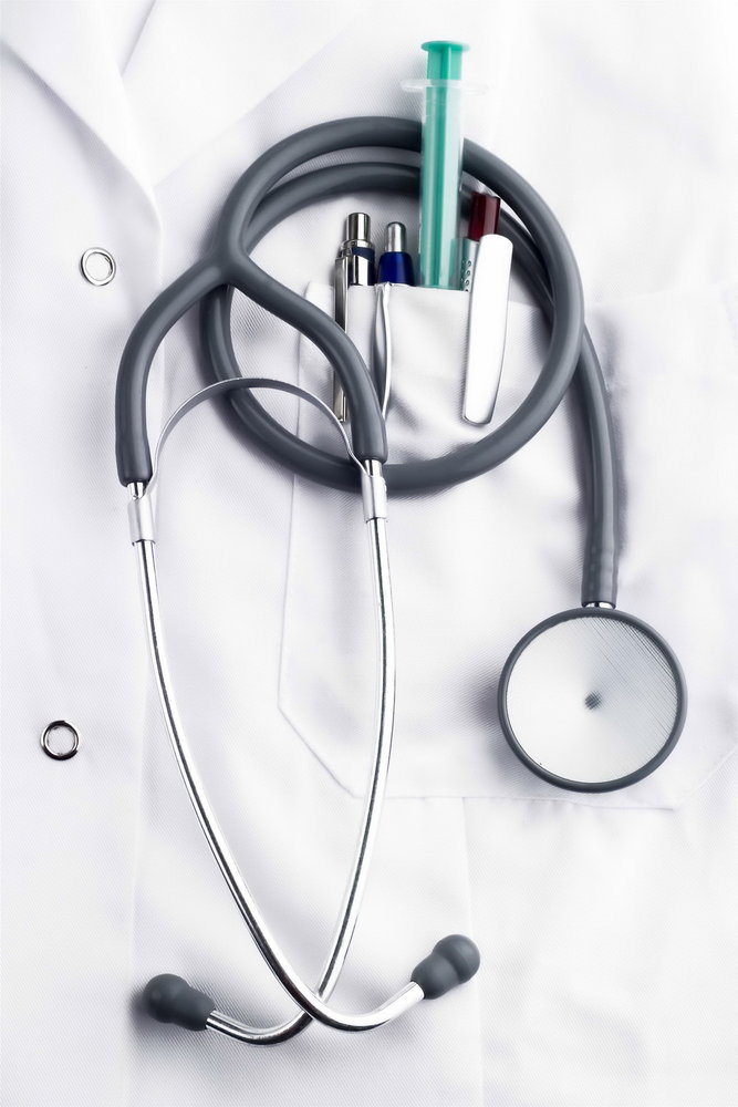 دستمزد عادلانه و بیمه مناسب از مطالبات جامعه پزشکی است
