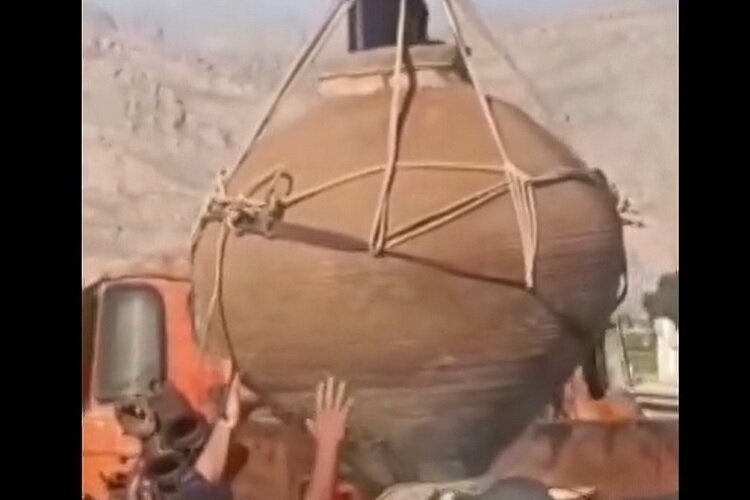 خمره کشف شده در ارسنجان به مجموعه تخت جمشید منتقل شد