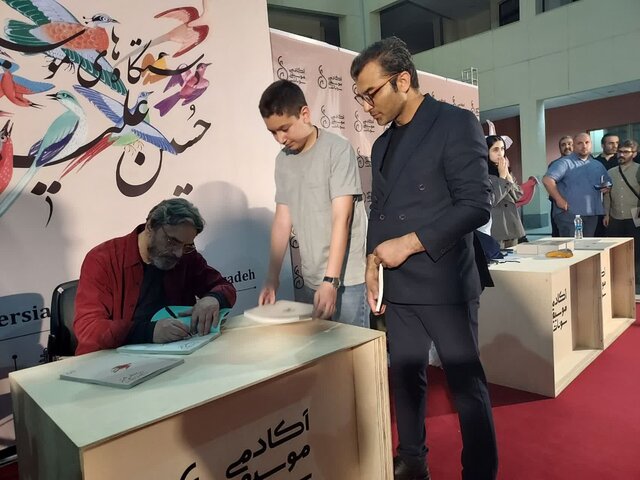 آنچه به ما قدرت می دهد تا سرمان را در دنیا بلند کنیم تکیه بر فرهنگ است