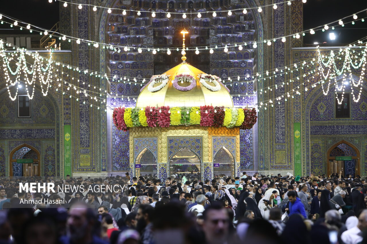 شب میلاد امام رضا (ع) در حرم مطهر رضوی