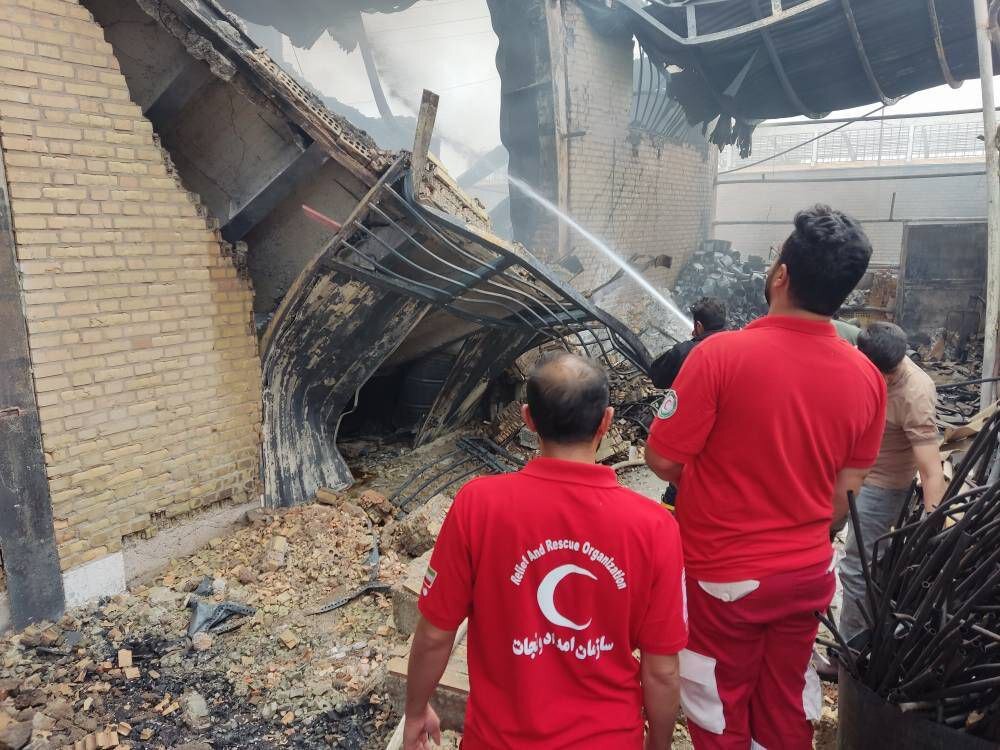 آتش سوزی | شهرک صنعتی | صنعت آتشسوزی کارخانه رنگ شهرک صنعتی جتآباد ایوانکی 2 مصدوم بر جا گذاشت
